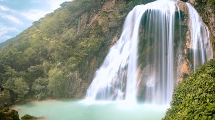 Waterfall Arcoiris in the park of el Chiflon